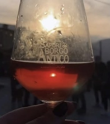 Il calice della festa controluce
